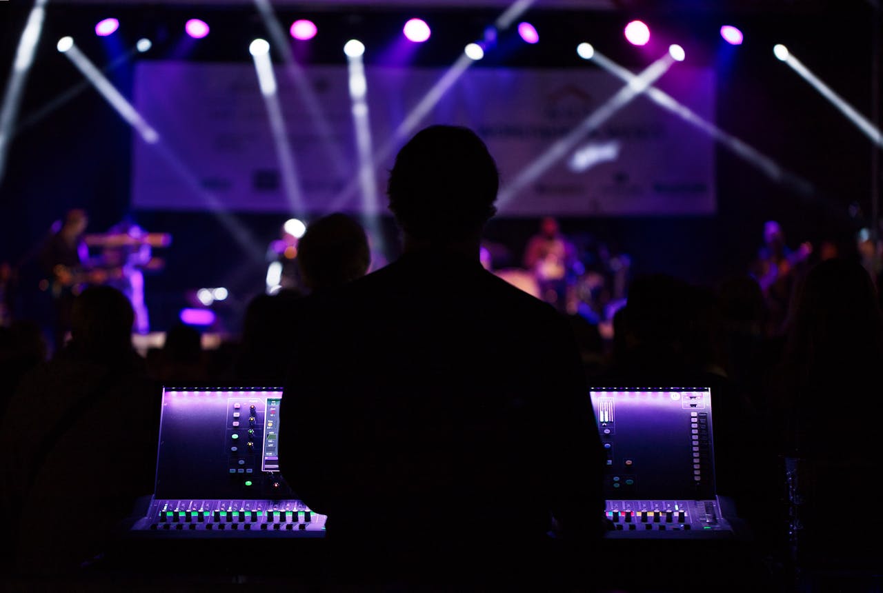 The Role of Audio Visual Contractors in Outdoor Concerts