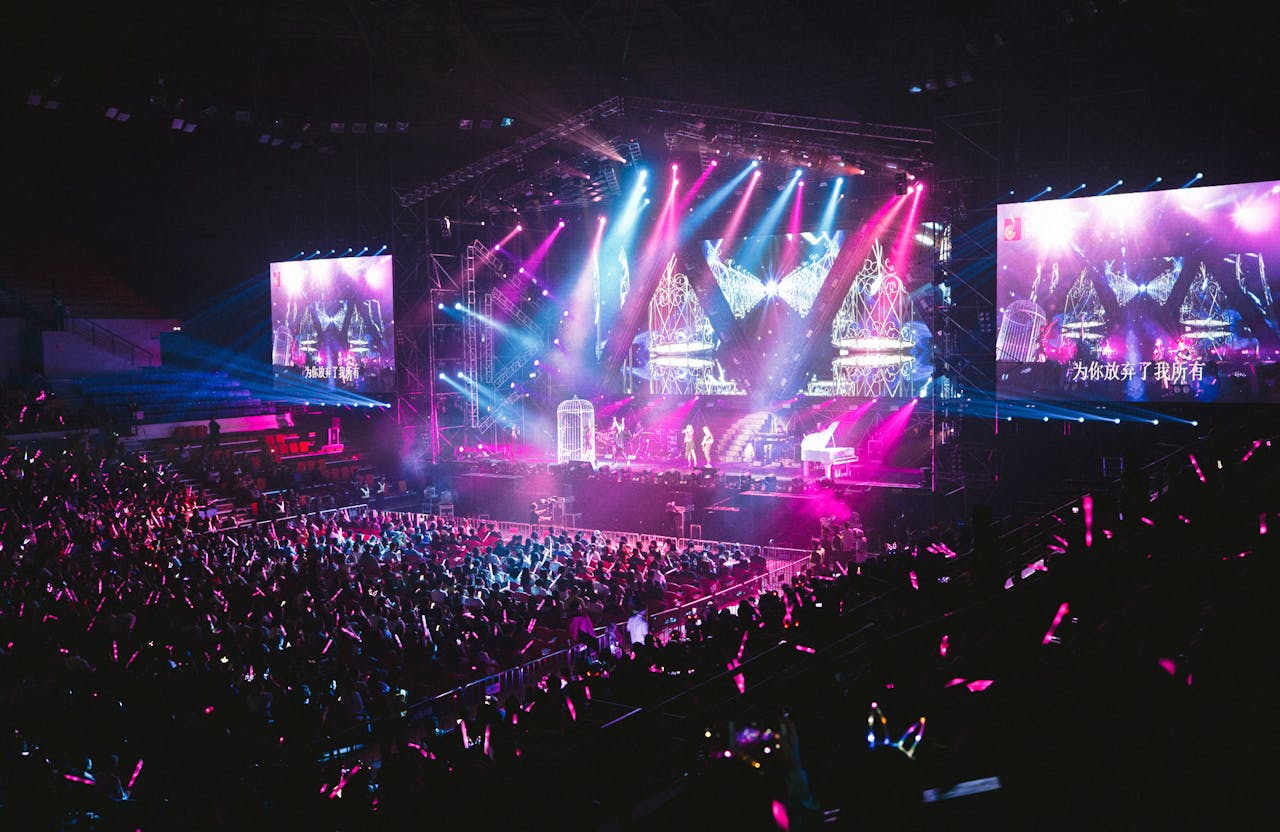 Custom Audio Solutions for Hybrid Events: Balancing On-Site and Online Experiences